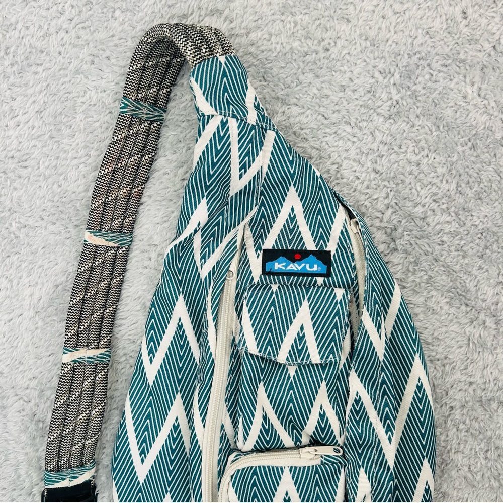 Kavu Chevron Rope Sling Bag Blue and Cream Organization Storage Pockets - Picture 7 of 15